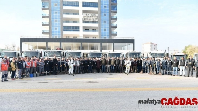 Mamak'ta köşe bucak temizlik tüm hızıyla devam ediyor
