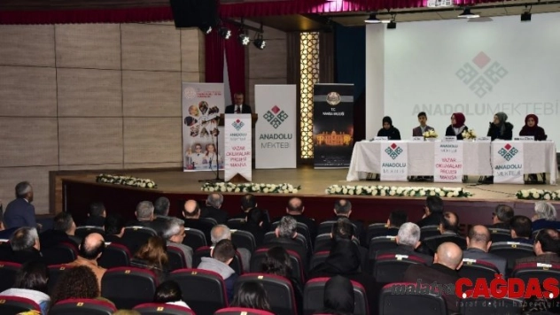 Manisa'da 'Hikayemizin Yarım Asırlık Sesi' paneli