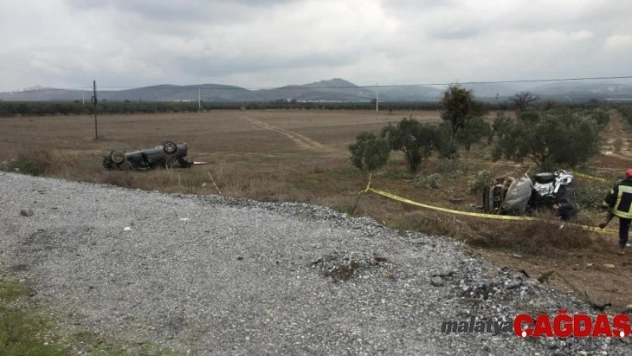 Manisa'da iki otomobil çarpıştı: 2 ölü