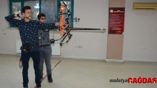 Manisa'da okçuluk kurslarına yoğun ilgi