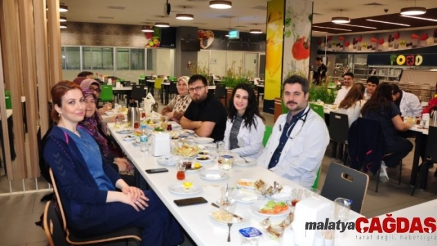 Manisa Şehir Hastanesi Obezite Merkezi danışanları kahvaltıda buluştu