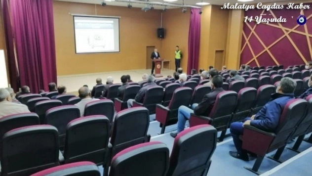 Servis şoförlerine seminer verildi