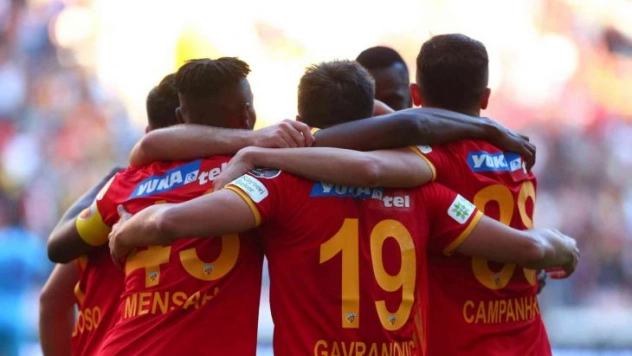 Mario Gavranovic 3. golünü attı