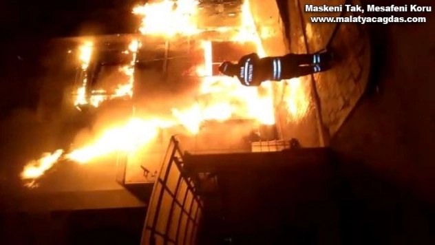 Markette çıkan yangın paniğe neden oldu