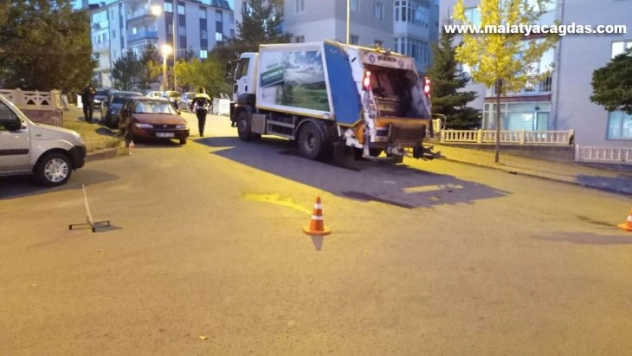 Marketten evine giderken çöp kamyonunun çarptığı kadın öldü