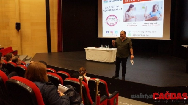 Marmarisli anne babalara ergenlik anlatıldı