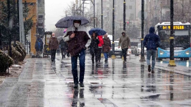 Mart karı Sivas'ı beyaza bürüdü