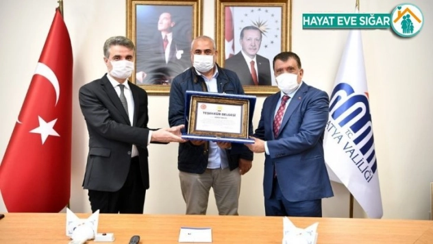 Maske üreten tekstil firmalarına teşekkür belgesi