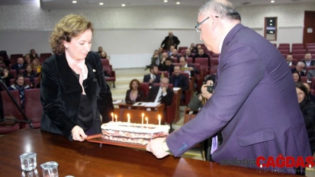 Mecliste sürpriz evlilik yıldönümü kutlaması