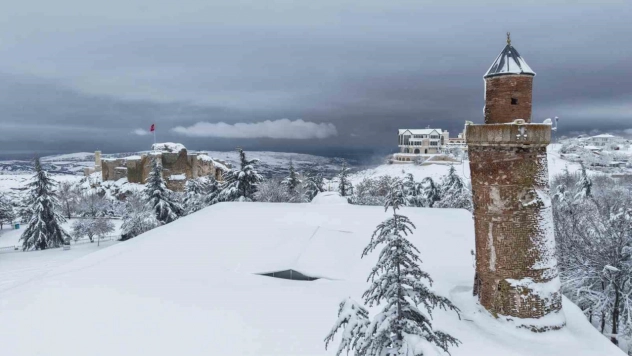Medeniyetlerin beşiği Harput beyaza büründü, kartpostallık görüntüler oluştu