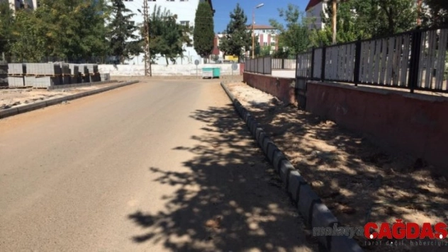 Mehmet Akif Mahallesi'nde kaldırım çalışması yapıldı