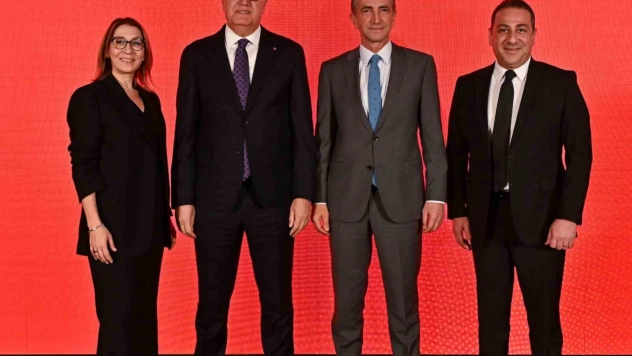 Mehmet Akif Üstündağ: 'Ülkenin gururuyuz ve gururu olmaya da devam edeceğiz'