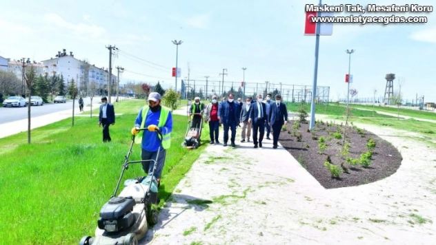Çınar, park ve yeşillendirme hizmetlerini inceledi