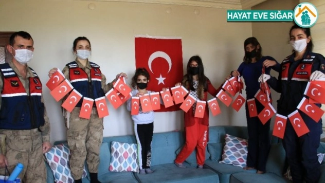 Mehmetçik, Hatice'nin Türk bayrağı talebi için seferber oldu