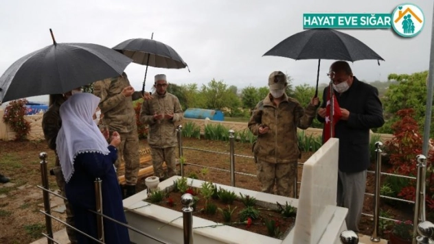 Mehmetçik'ten şehit annesine Vefa