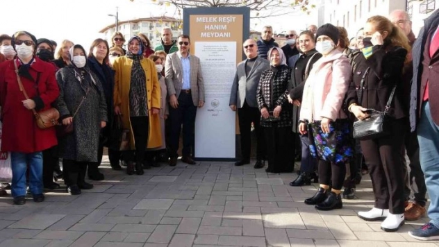 Melek Reşit Hanım'ın ismi bu meydanda yaşatılacak