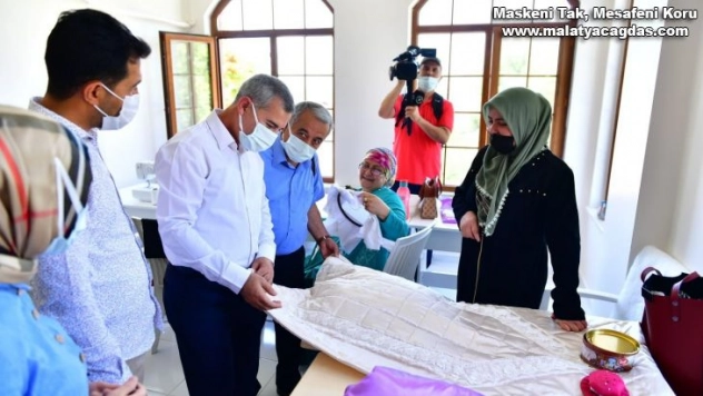 Başkan Çınar, gençlik merkezindeki faaliyetleri inceledi