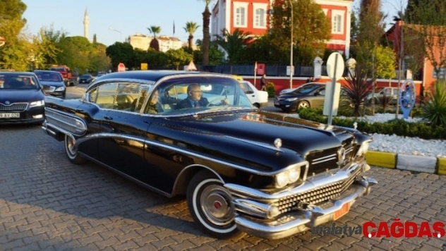 Menderes'in makam aracı 59 yıl sonra Aydın sokaklarında