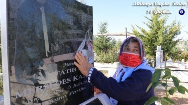 Mersedes Kadir'in annesi, oğlunun mezarı başında ağladı