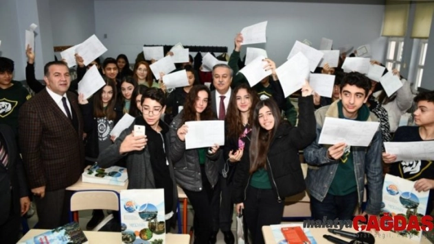 Mersin'de 400 bin 767 öğrenci karne heyecanı yaşadı