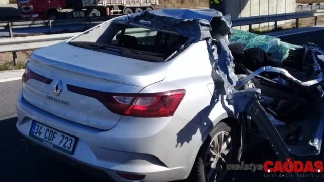 Mersin'de otomobil tıra çarptı: 1 ölü, 3 yaralı