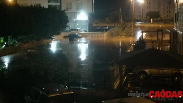 Mersin'de sağanak etkili oldu