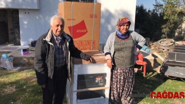 Mersin'de yangında zarar gören aileye belediye destek verdi