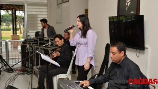 Mersin'deki emeklilere mizük ziyafeti