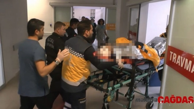 Mersin'deki karda arama çalışmalarında paletli araç devrildi: 1 yaralı