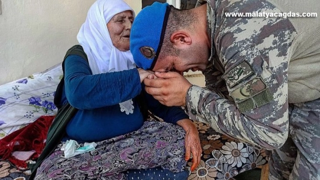 Meryem nineye Mehmetçik'ten duygulandıran bayram ziyareti