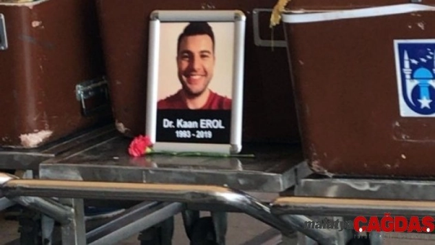 Meslektaşı tarafından öldürülen doktor son yolculuğuna uğurlandı