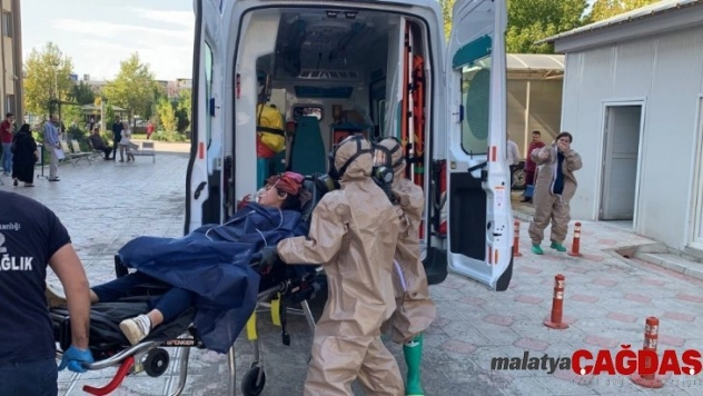 Metan gazından etkilenen köylüler hastanelere kaldırılıyor