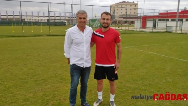 Metehan Andaç Özlü yeniden Elazığ Belediyespor'la anlaştı