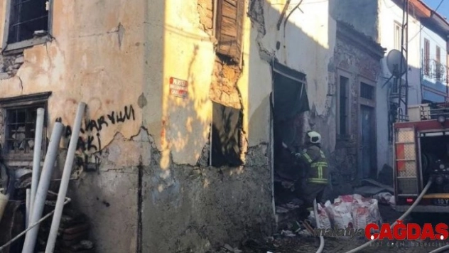 Metruk bina hep yanıyor, itfaiye söndürüyor