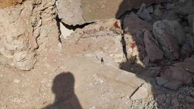 Metruk evde çöken duvarın altında kalan çocuk hayatını kaybetti