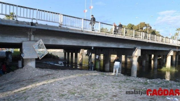 MEÜ öğrencileri, Müftü Köprüsü altında sergi açtı