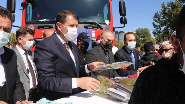 Mevlit okutulup fidan dağıtıldı