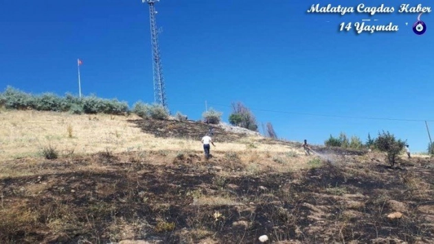 Mezarlıkta çıkan yangın büyümeden kontrol altına alındı