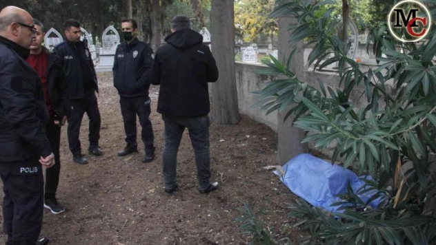 Mezarlıkta ölü bulundu