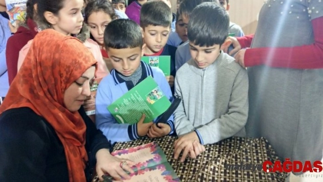 Mezun olduğu okulda kitaplarını imzaladı