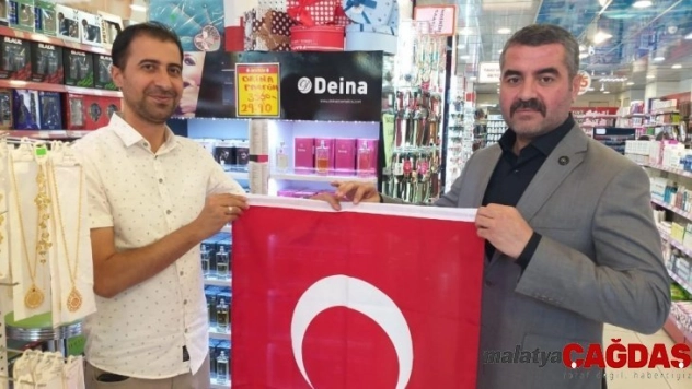 MHP'den Barış Pınarı Harekatına Türk Bayraklı destek