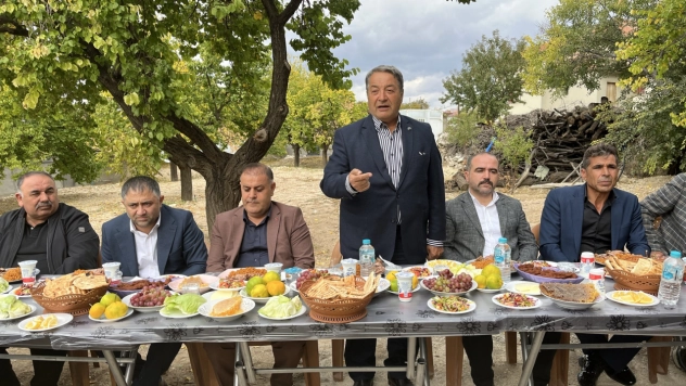 MHP Heyetinden Akçadağ'da ''Hayırlı Günler Komşum'' Ziyareti