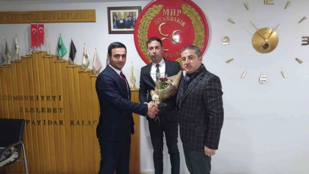 MHP Kayapınar'da bayrak değişimi