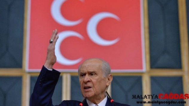 MHP lideri Bahçeli: 'Sayıları 8 bine yaklaşan sığınmacı halen sınırda insanlık dışı önlemlerle, tel örgülerin ve kalın duvarların ardında bekletilmektedir' (2)