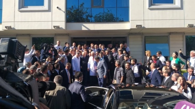 MHP lideri Bahçeli tedavi gördüğü hastaneden taburcu oldu