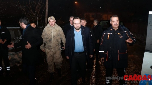 Milletvekili Ağar ve Başkan Şerifoğulları, deprem bölgesinde inceleme de bulundu