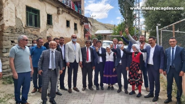 Milletvekili Özyürek bayramını hemşehrileriyle geçirdi