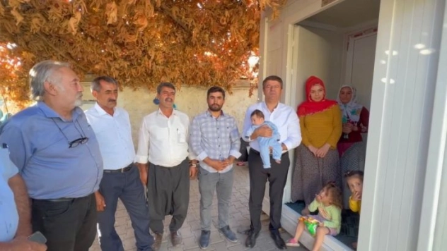 Milletvekili Tutdere Sincik'te depremzedelere dikkat çekti