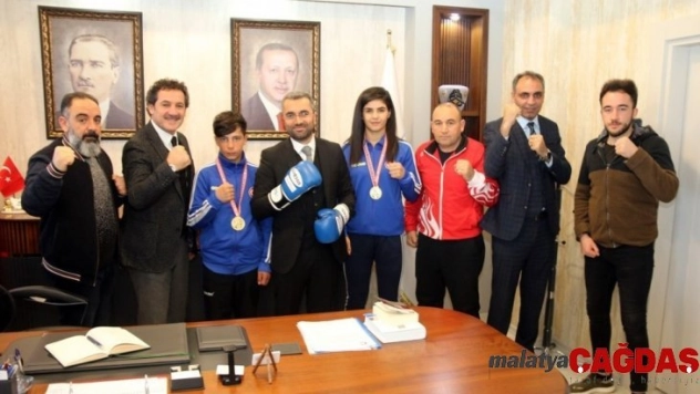 Milli boksörlerden Başkan Say'a teşekkür ziyareti