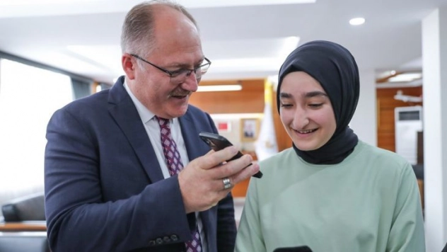 Milli Eğitim Bakanı Özer'den LGS Türkiye birincilerine tebrik